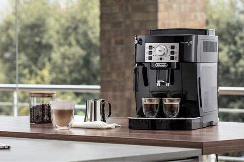 Una de las cafeteras superautomáticas más populares de De'Longhi tiene  rebaja en Amazon: podrás obtener tu café diario en un minuto