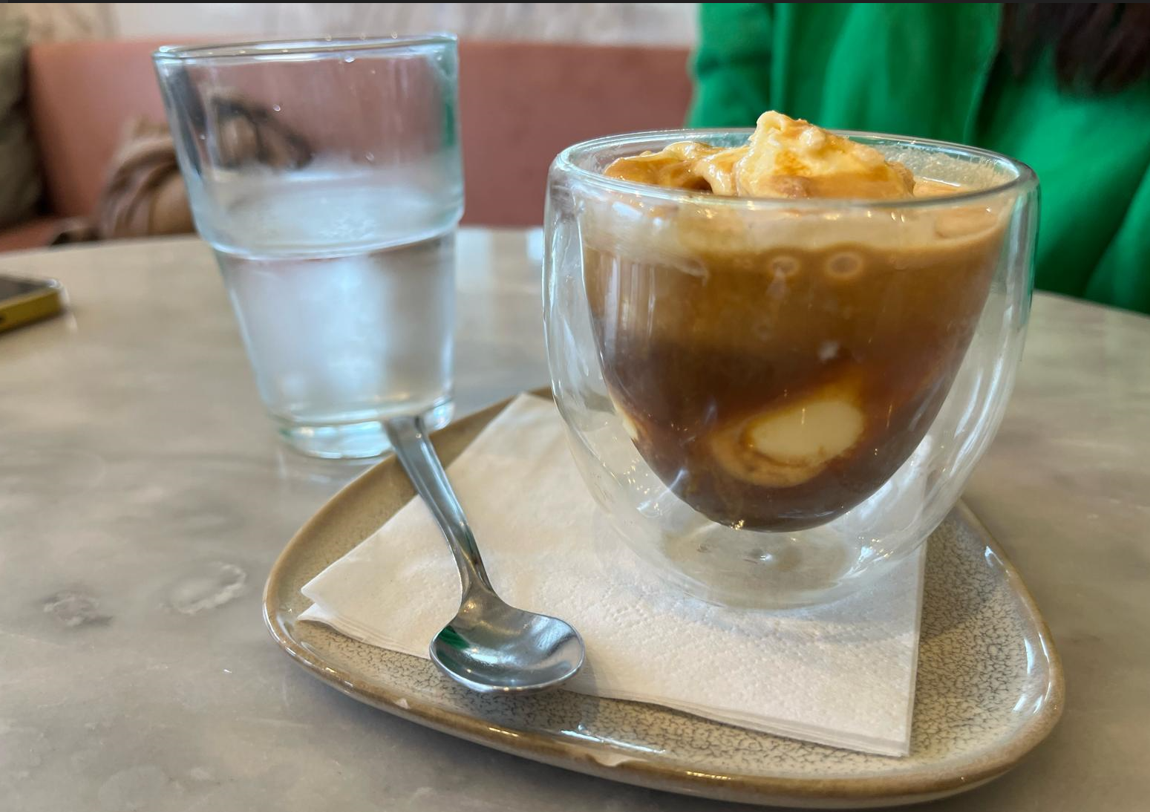 Cómo hacer un affogato de café