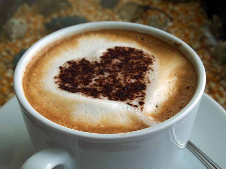 Cuántas calorías tiene un café con leche y azúcar